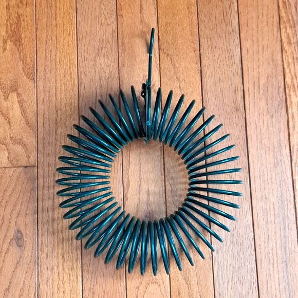 Peanut wreath feeder - Picture 2 of 2